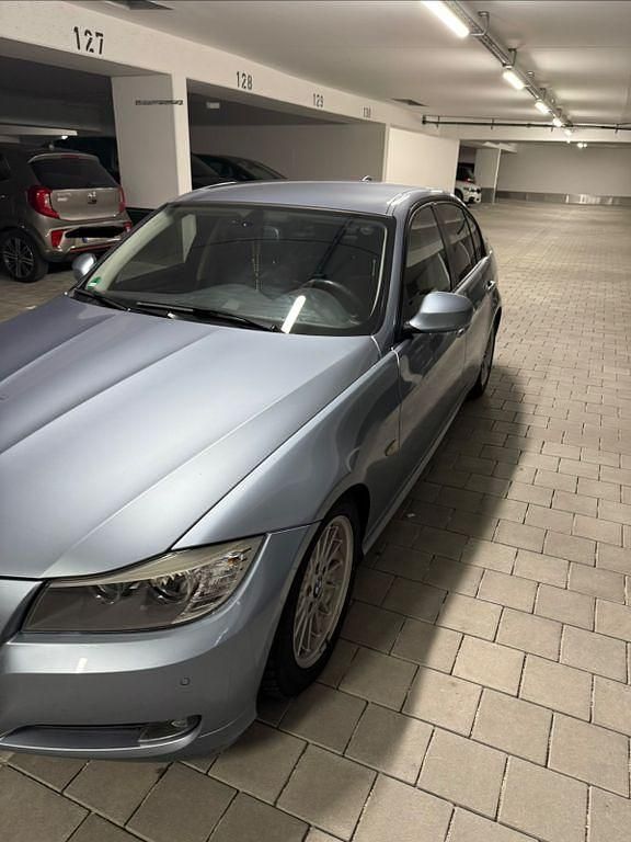 Second-hand BMW 318 Performance 143 CP (105 kW) 2010 Albastru Berlinǎ