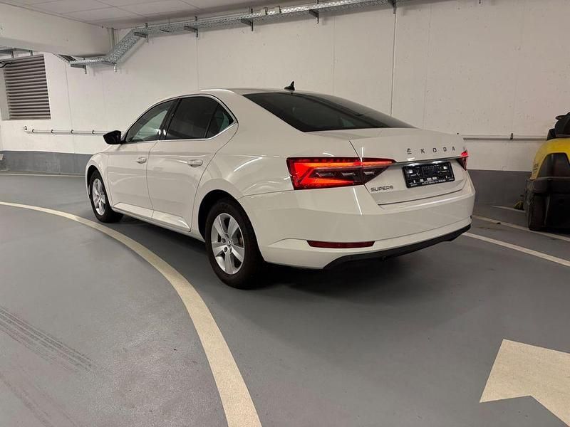 Gebraucht Skoda Superb Ambition 190 PS (139 kW) 2020 Weiß Limousine