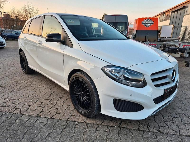 Gebraucht Mercedes B220 170 PS (125 kW) 2019 Weiß Van / Kleinbus