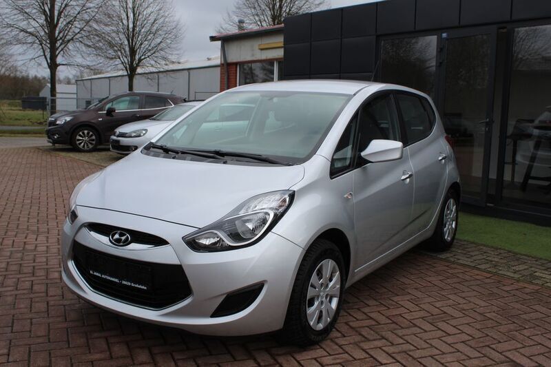 Silber Gebraucht 2012 Hyundai ix20 Edition Van / Kleinbus | 5.500 € (Guter Preis) - Bild 1/4