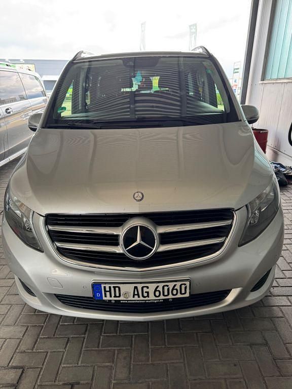 Silber Gebraucht 2017 Mercedes V250 Van / Kleinbus | 28.500 € (Superpreis) - Bild 1/4