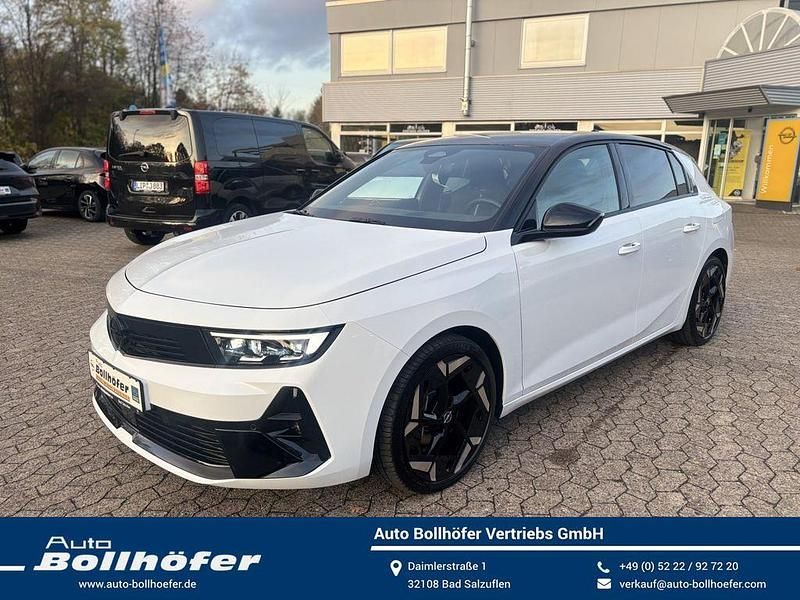 Weiß Gebraucht 2024 Opel Astra GSe Limousine | 29.995 € (Etwas zu teuer) - Bild 1/4