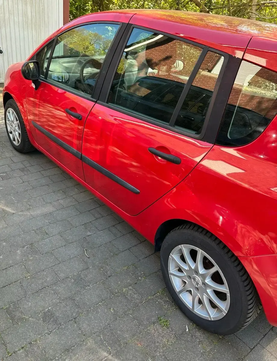 Usado Renault Modus Dynamique 101 HP (74 kW) 2008 Vermelho Monovolume