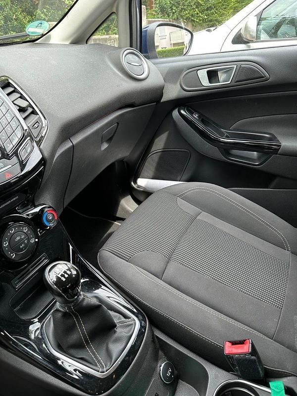 Gebraucht Ford Fiesta SYNC Edition 60 PS (44 kW) 2016 Blau Kleinwagen