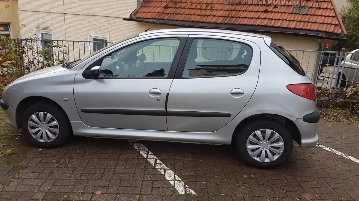 Gebraucht Peugeot 206 75 PS (55 kW) 2003 Silber Kleinwagen
