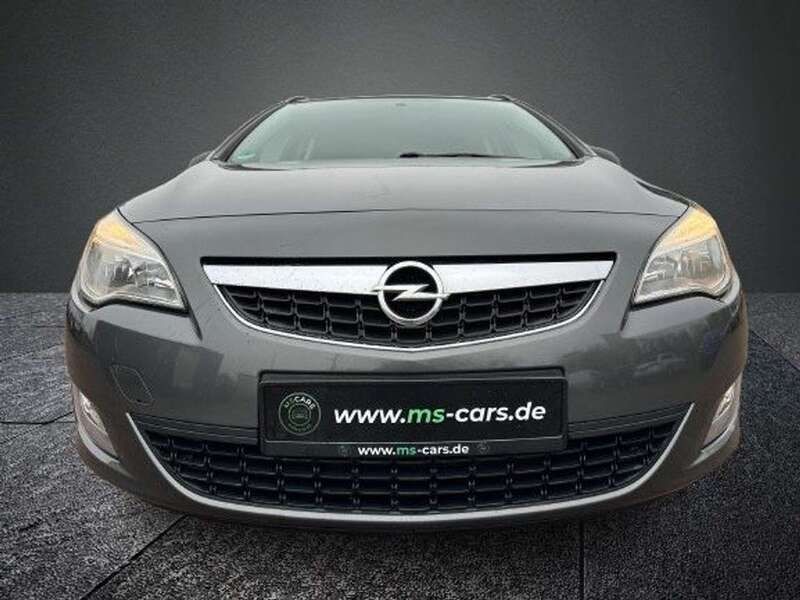 Gebraucht Opel Astra Edition 160 PS (117 kW) 2011 Grau Kombi