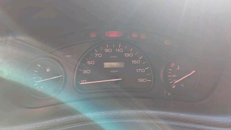 Gebraucht Peugeot 206 60 PS (44 kW) 1998 Weiß Kleinwagen