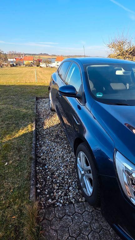 Gebraucht Renault Mégane IV Experience 101 PS (74 kW) 2016 Blau Limousine