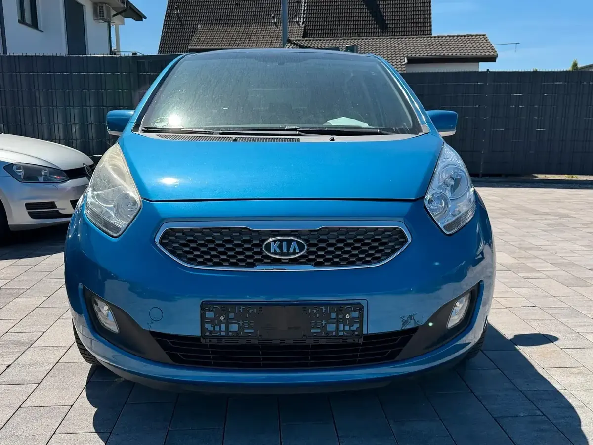 Gebraucht Kia Venga 128 PS (94 kW) 2011 Blau Kleinwagen