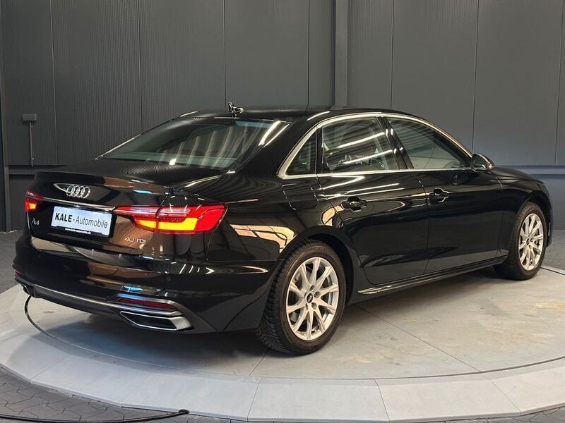 Schwarz metallic (mythosschwarz metallic) Gebraucht 2022 Audi A4 Advanced Plus Limousine | 30.971 € (Guter Preis) - Bild 1/4
