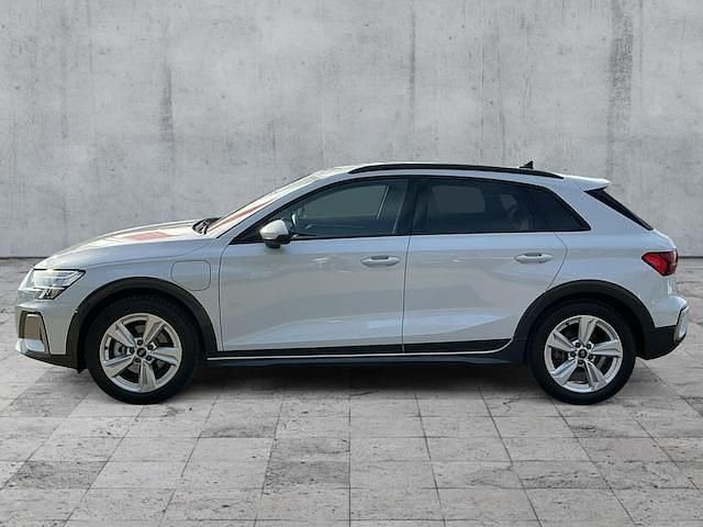 Gebraucht Audi A3 e-tron Ambiente 204 PS (150 kW) 2025 Gletscherweiß metallic Kleinwagen