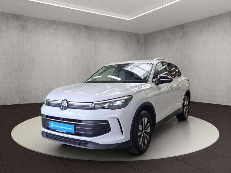 Pure white Gebraucht 2024 VW Tiguan Life SUV | 42.800 € (Superpreis) - Bild 1/4