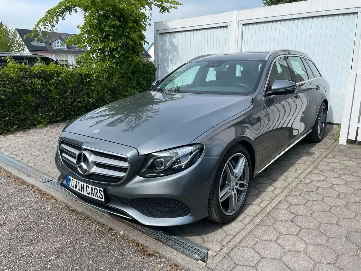 Gebraucht Mercedes E350 Avantgarde 258 PS (189 kW) 2017 Selenitgrau Kombi