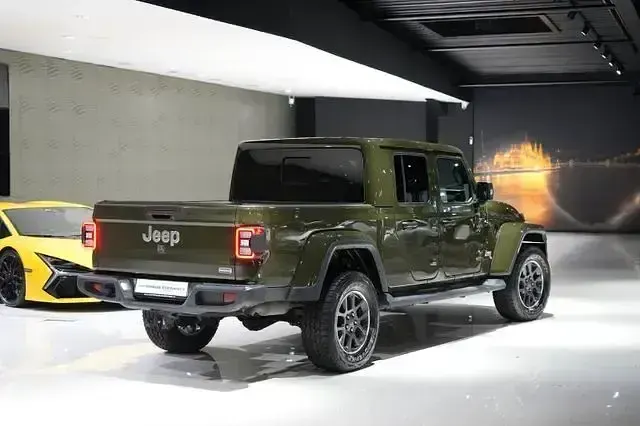 Gebraucht Jeep Gladiator Overland 264 PS (194 kW) 2022 Sarge green clear coat Pickup