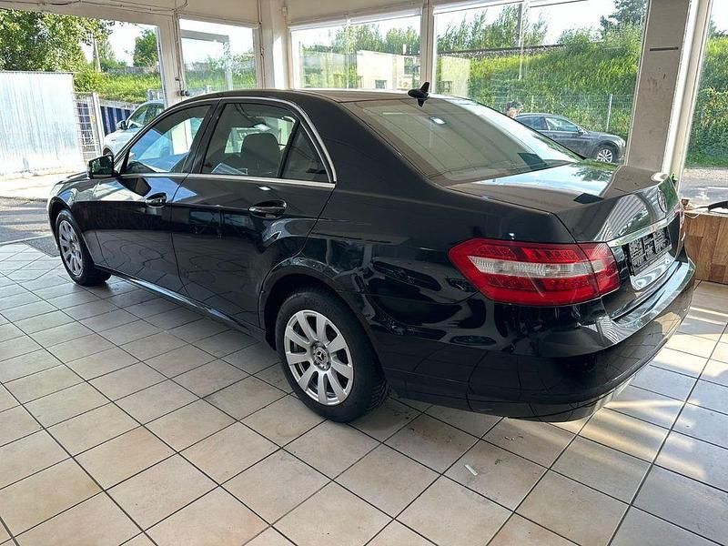 Gebraucht Mercedes E220 170 PS (125 kW) 2012 Schwarz Limousine