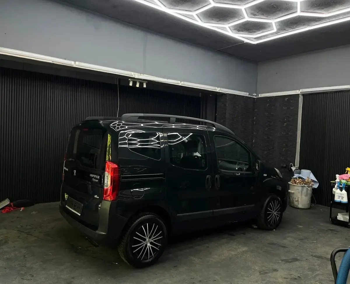 Gebraucht Peugeot Bipper 73 PS (53 kW) 2010 Schwarz Van / Kleinbus