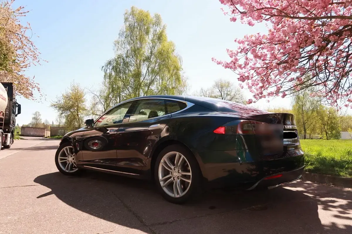 Gebraucht Tesla Model S 266 kW (362 PS) 2013 Grün Kleinwagen