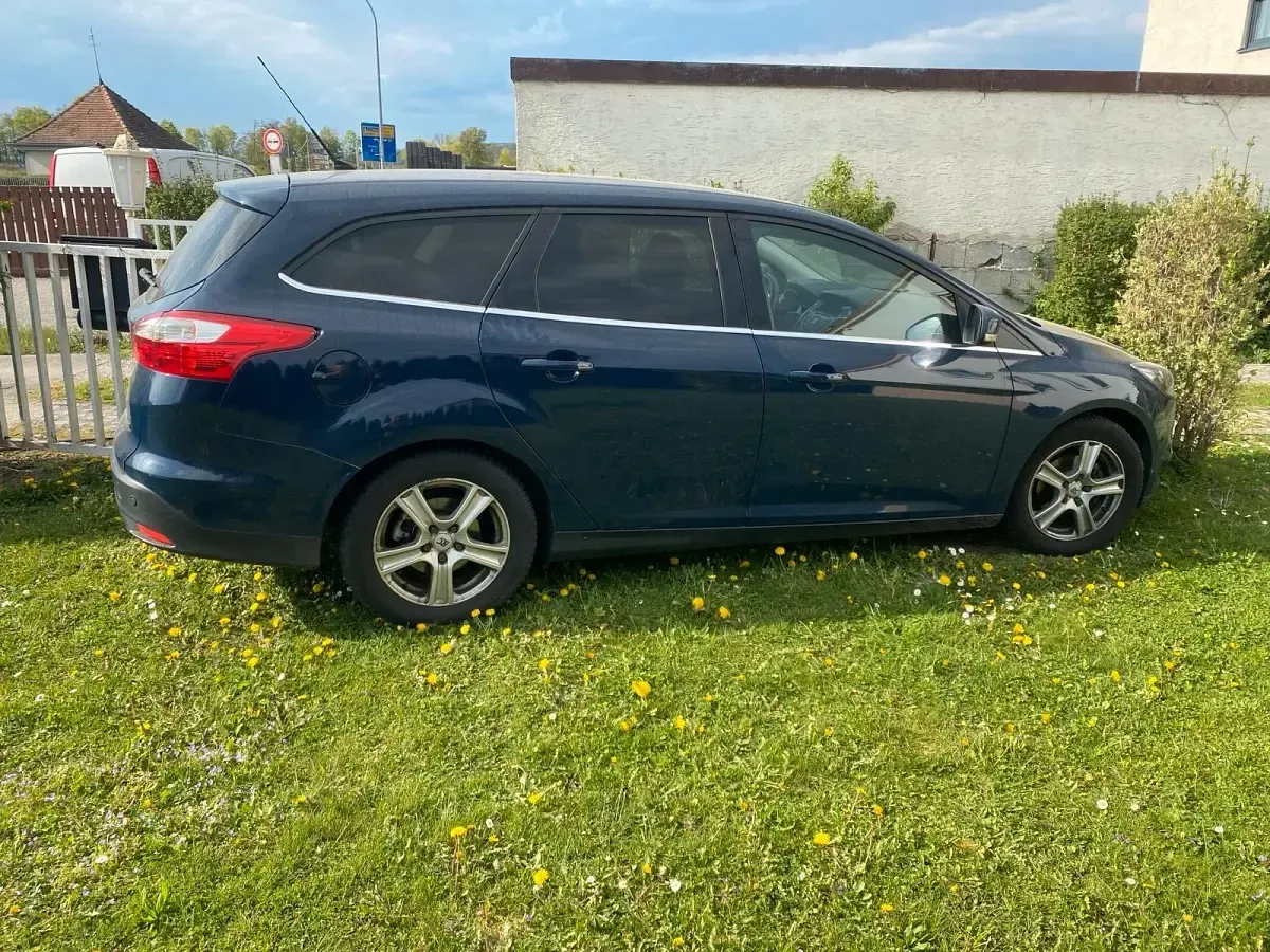 Gebraucht Ford Focus 115 PS (84 kW) 2013 Blau Kombi