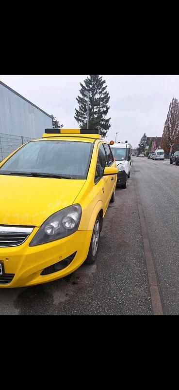 Gebraucht Opel Zafira 120 PS (88 kW) 2011 Gelb Van / Kleinbus