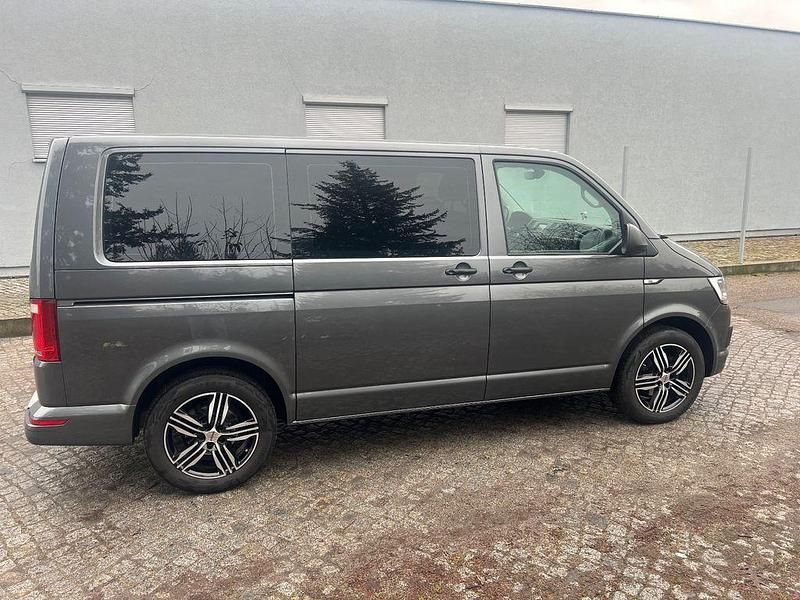 Usado VW Multivan 150 HP (110 kW) 2018 Cinzento Monovolume