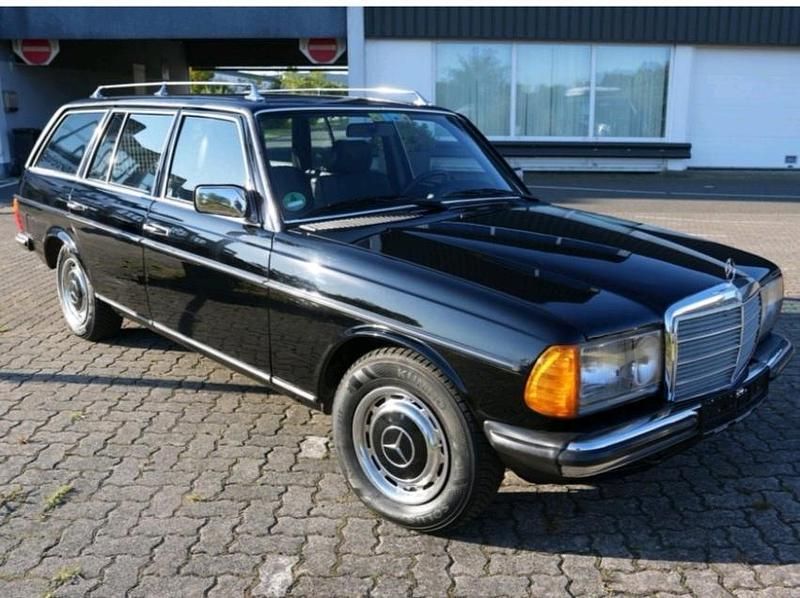 Gebraucht Mercedes E230 136 PS (100 kW) 1985 Schwarz Kombi