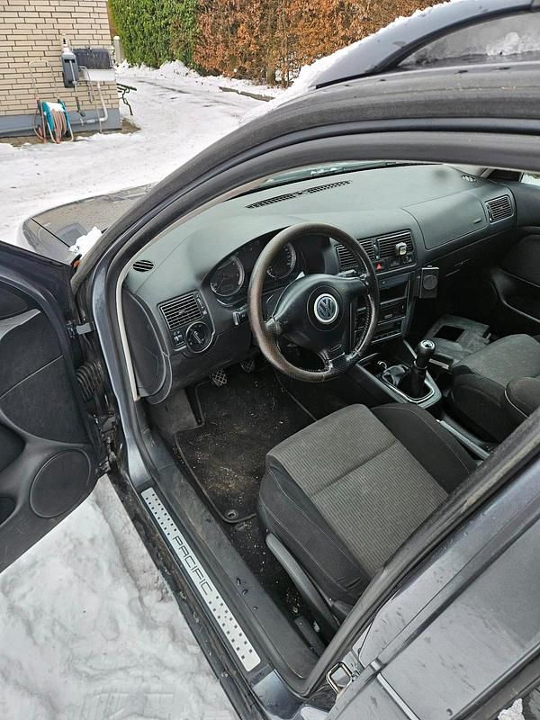 Gebraucht VW Golf IV 101 PS (74 kW) 2005 Silber Kombi