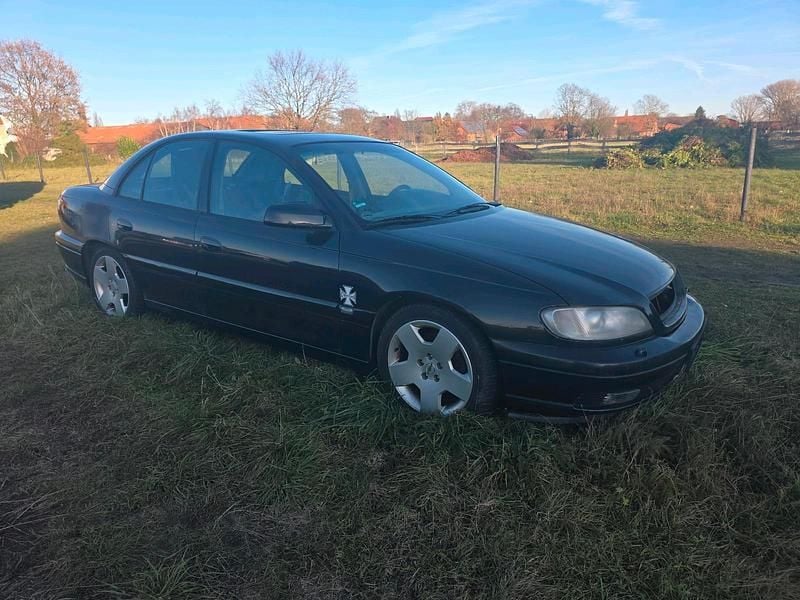 Schwarz Gebraucht 1999 Opel Omega Limousine | 950 € (Superpreis) - Bild 1/4