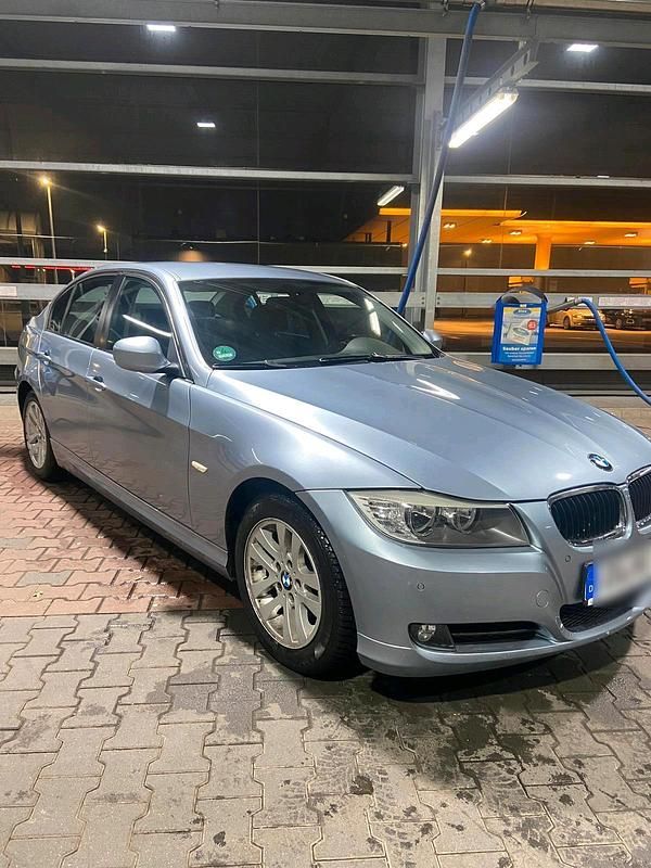Blau Gebraucht 2008 BMW 320 Limousine | 3.600 € (Superpreis) - Bild 1/4
