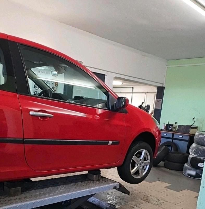 Gebraucht Renault Clio III 101 PS (74 kW) 2008 Rot Kleinwagen