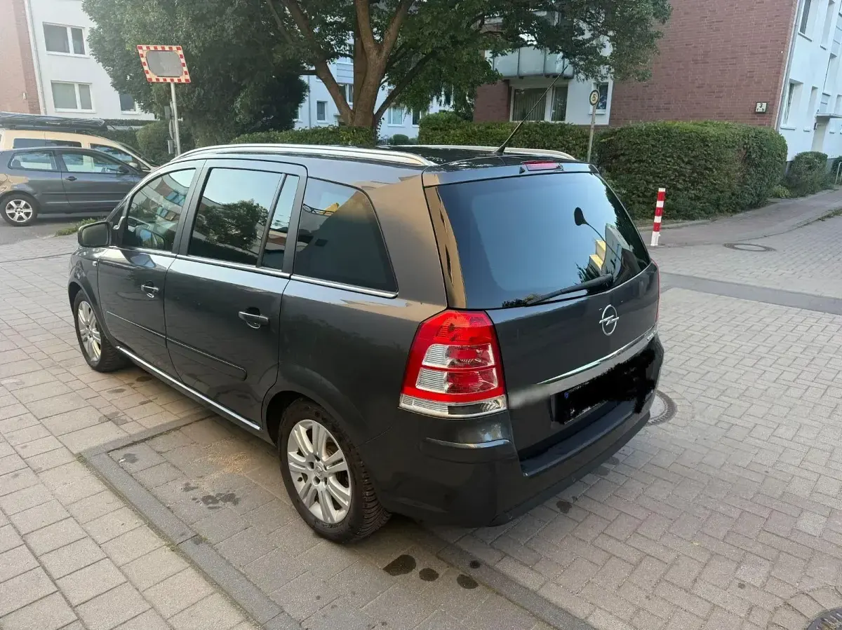Gebraucht Opel Zafira Family 116 PS (85 kW) 2012 Grau Van / Kleinbus