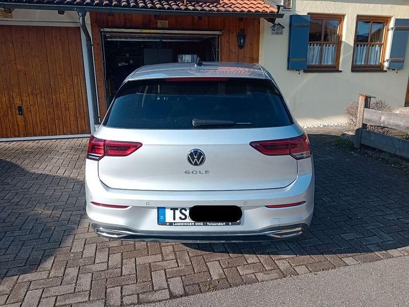Gebraucht VW Golf VIII Active 110 PS (80 kW) 2021 Silber Limousine