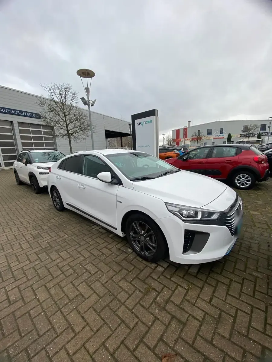 Gebraucht Hyundai Ioniq Style 105 PS (77 kW) 2018 Weiß Kleinwagen