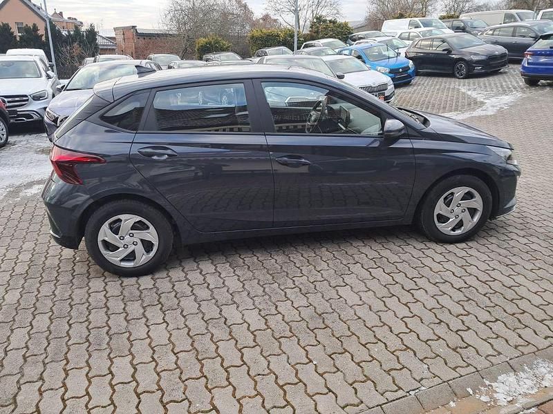 Neu Hyundai i20 Comfort 90 PS (66 kW) 2026 Grau Limousine