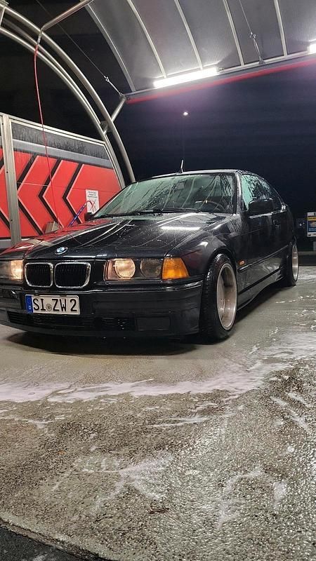 Schwarz Gebraucht 1999 BMW 316 Compact M Sport Kleinwagen | 2.300 € (Fairer Preis) - Bild 1/4