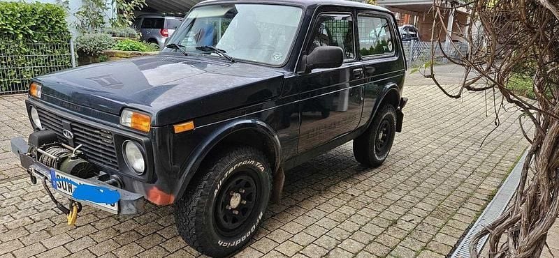 Grün Gebraucht 2015 Lada niva SUV | 7.450 € (Superpreis) - Bild 1/4