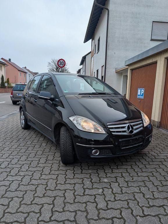 Gebraucht Mercedes A180 116 PS (85 kW) 2011 Schwarz Van / Kleinbus