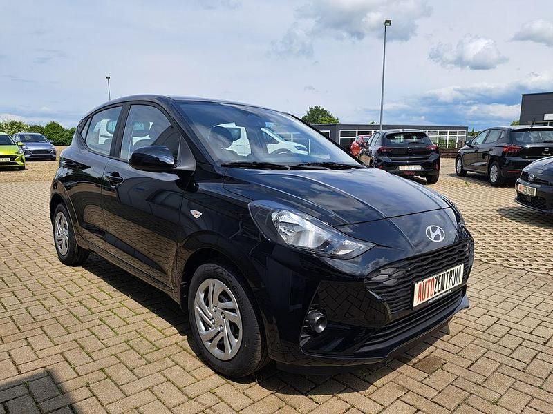 Neu Hyundai i10 63 PS (46 kW) 2025 Phantom black mica Kleinwagen