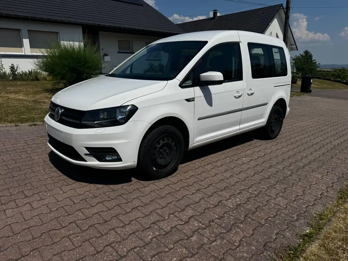 Gebraucht VW Caddy Trendline 122 PS (89 kW) 2019 Weiß Van / Kleinbus