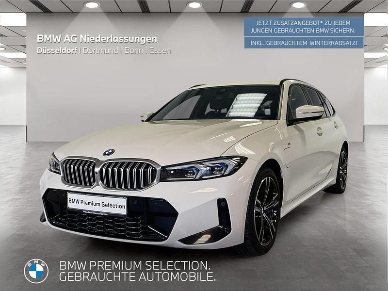 Weiß Gebraucht 2024 BMW 330e M Sport Kombi | 54.999 € - Bild 1/2