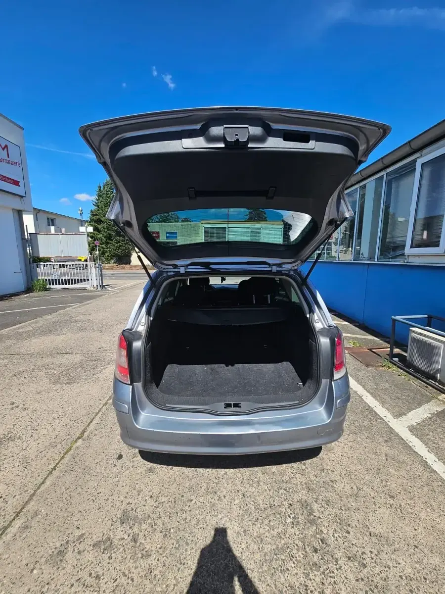 Gebraucht Opel Astra 110 PS (80 kW) 2010 Blau Kombi