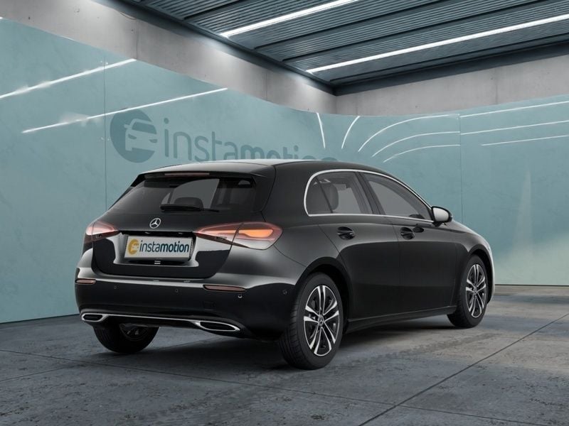 Schwarz Gebraucht 2024 Mercedes A180 Progressive Limousine | 30.098 € (Fairer Preis) - Bild 1/2