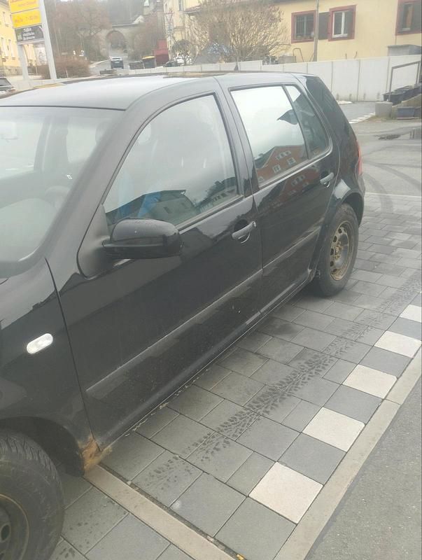 Gebraucht VW Golf IV 75 PS (55 kW) 2002 Schwarz Kleinwagen