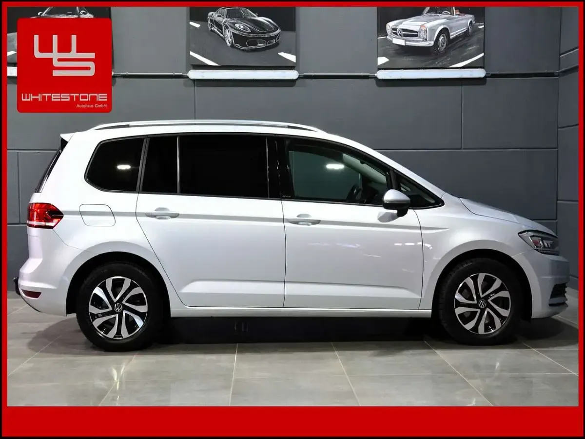 Gebraucht VW Touran 150 PS (110 kW) 2022 Silber Van / Kleinbus