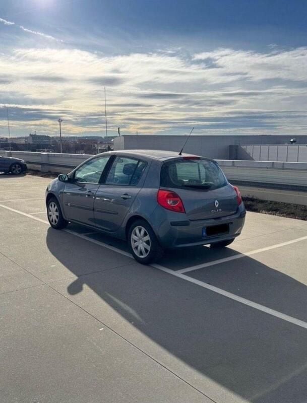 Blau Gebraucht 2006 Renault Clio II Dynamique Kleinwagen | 1.000 € (Superpreis) - Bild 1/4