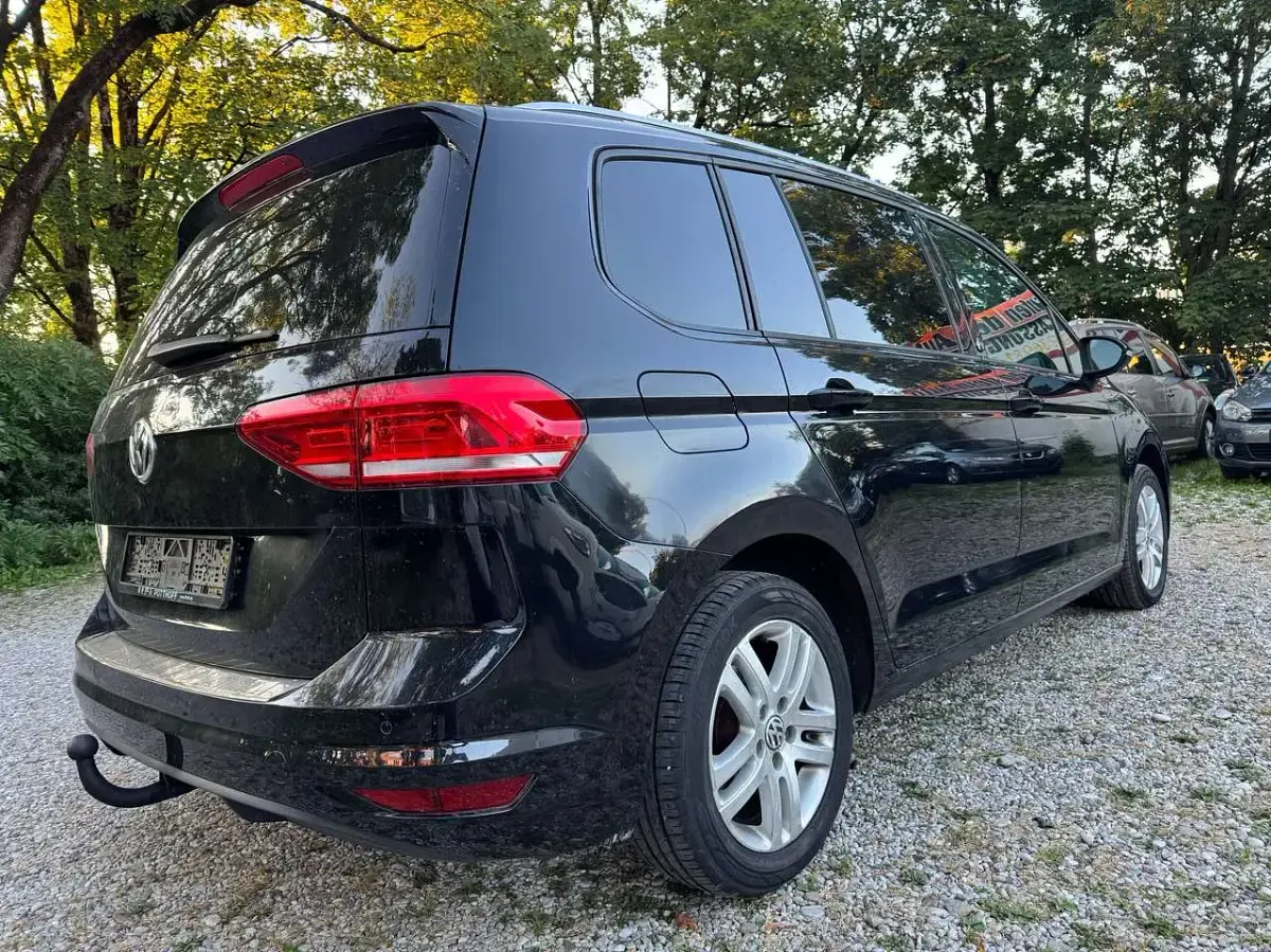 Gebraucht VW Touran Comfortline 116 PS (85 kW) 2017 Deep black perleffekt Van / Kleinbus