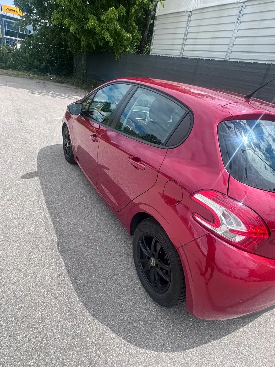 Gebraucht Peugeot 208 95 PS (69 kW) 2012 Rot Kleinwagen