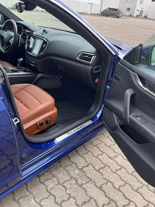 Gebraucht Maserati Ghibli 349 PS (256 kW) 2018 Blau Limousine