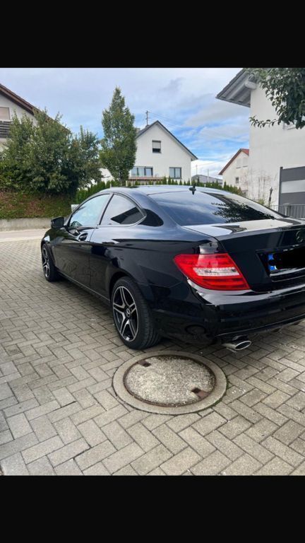 Schwarz Gebraucht 2011 Mercedes 220 Coupé | 5.800 € - Bild 1/4