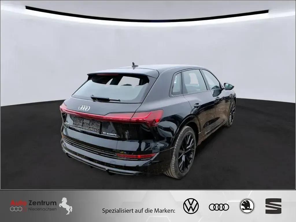 Używany Audi e-tron S-Line 230 kW (313 KM) 2023 Czarny SUV