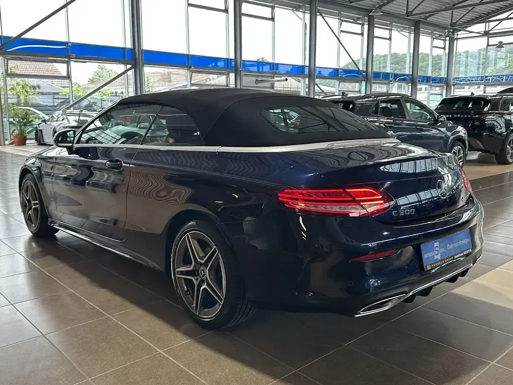 Gebraucht Mercedes C300 AMG line 258 PS (189 kW) 2022 Blau cavansitblau  metalliclack (metallic) Cabrio